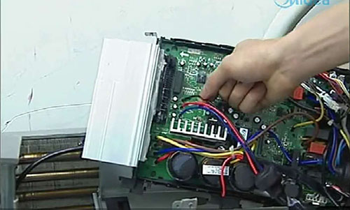 三台美的空调电话是多少